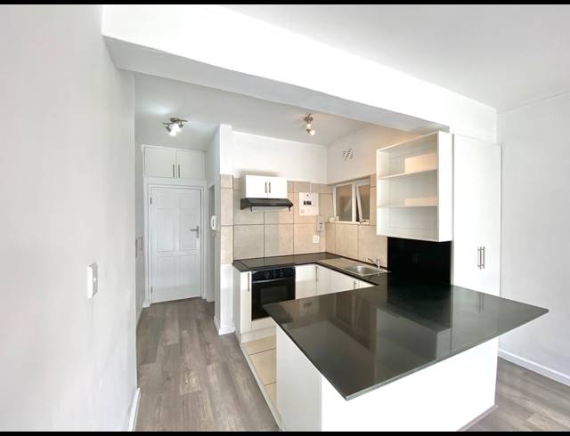 0.5 BEDROOM APARTMENT TO LET IN SEA POINT